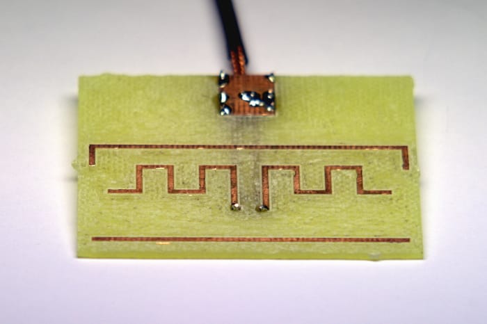 Routed 2.4 GHz Yagi patch antenna PCB